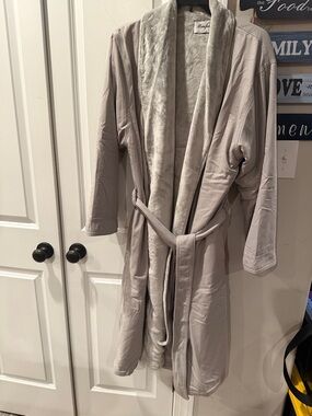 Mansfield/The Ritz Carlton Resort & Spa Shimmer Lining Plush Robe